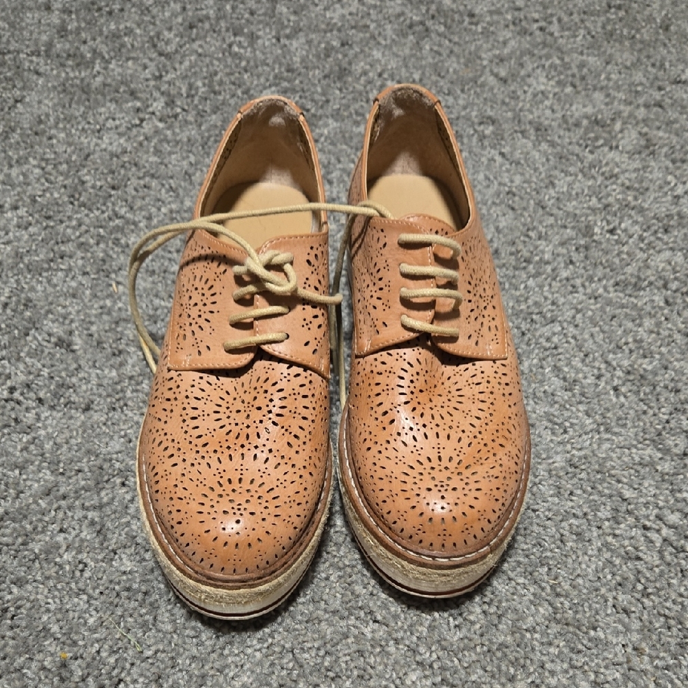 Women's Tan Perforated Lace-Up Loafers